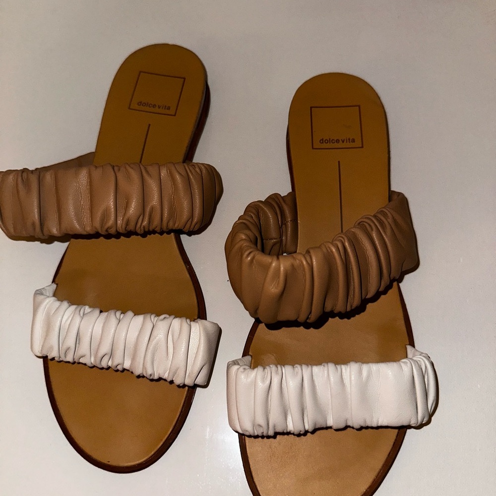 Dolce Vita Women's Tan and White Sandals